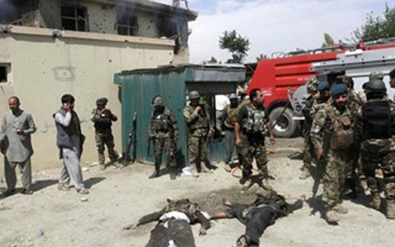 مصر اليوم - مقتل 4 مسلحين وإصابة عنصري شرطة في هجوم القنصلية الهندية بغرب أفغانستان