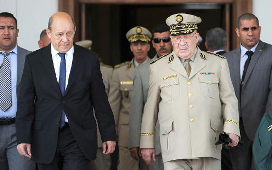   مصر اليوم - وزير الدفاع الفرنسي يبدأ زيارة للجزائر