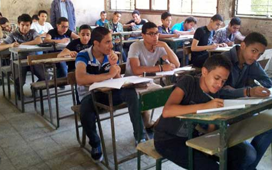   مصر اليوم - بدء امتحانات طلاب الدبلومات الفنية في محافظة السويس