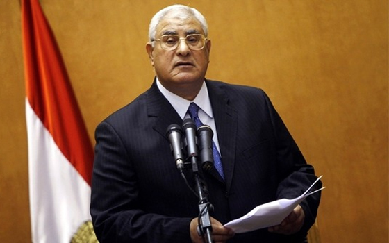   مصر اليوم - منصور يُسلم السلطة للرئيّس الجديّد فور إعلان نتيّجة الانتخابات