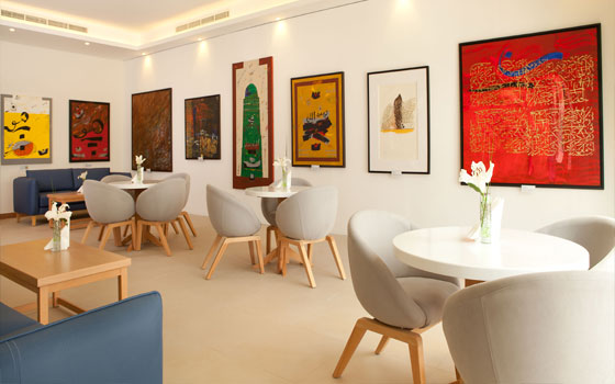   مصر اليوم - فندق نون دبي يقيم معرضًا فنيًا دائمًا للفنانين العرب والأجانب