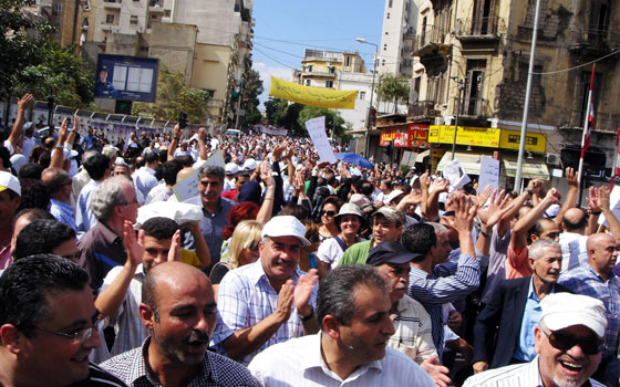 مصر اليوم - المعلمون اللبنانيون يقرِّرون مقاطعة امتحانات الشهادات الرسميَّة