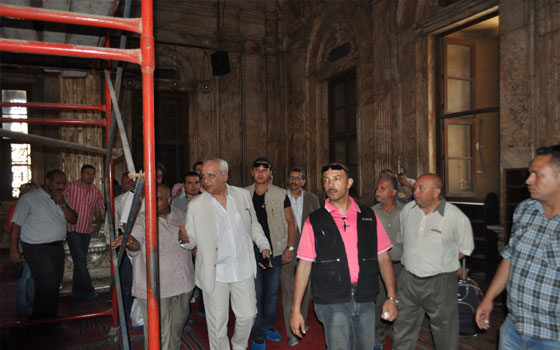   مصر اليوم - وزيّر الآثار المصري  يُجري زيارة مُفاجئة إلى قلعة صلاح الدين