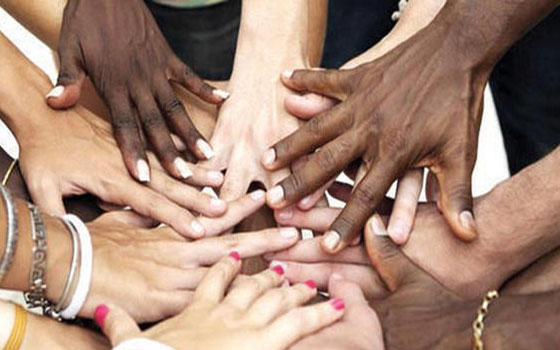   مصر اليوم - ارتفاع ظاهرة العنصرية في بريطانيا