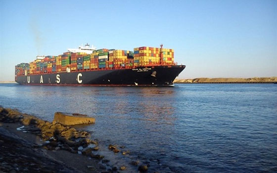   مصر اليوم - 41 سفينة تعبر المجرى الملاحي لقناة السويس