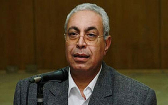   مصر اليوم - سعد عبدالرحمن يعد باستكمال المكتبة العامة لقصر ثقافة الصالحية