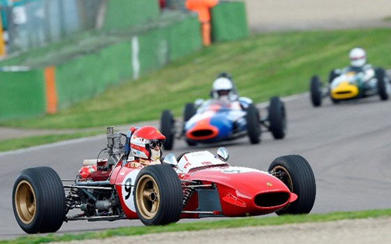   مصر اليوم - ساعات زنيت لتحدّيد سرعة السيارات القديمة