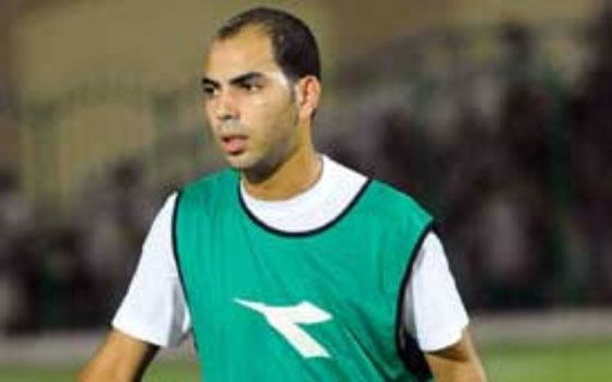   مصر اليوم - سموحة وطلائع الجيش يفاوضان رضا العزب لاعب الشرطة