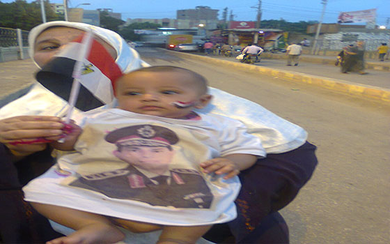   مصر اليوم - الطفل فارس أصغر مؤيد للسيسي في محافظة بني سويف