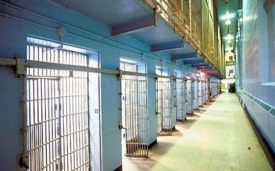   مصر اليوم - إنقاذ رجل من سجن النساء في ألمانيا