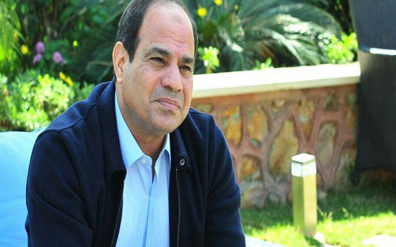   مصر اليوم - شباب حملة المرشّح السيسي ينظّمون سلاسلاً بشريّة في البحر الأحمر