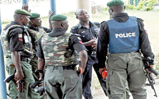   مصر اليوم - الشرطة النيجيرية تبطل مفعول سيارة مفخخة في أبوجا