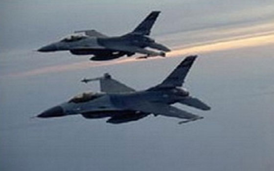   مصر اليوم - الطائرات الحربيَّة تحلق فى سماء السويس ضمن عمليات التأمين