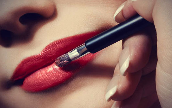 مصر اليوم - المرأة البريطانية تنفق 180 ألف جنيه استرليني على مستحضرات التجميل