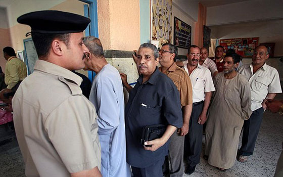   مصر اليوم - قبائل الأشراف في أسوان تطالب بمد التصويت ليوم ثالث