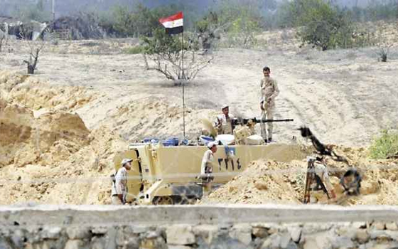   مصر اليوم - توقيف 10مسلحين ومقتل 5 و تدمير 3 مواقع للتكفيريين في سيناء