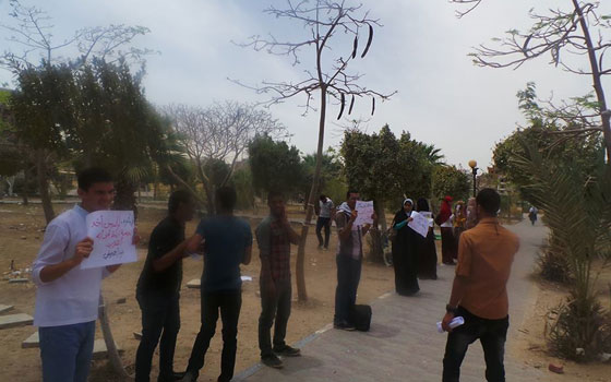   مصر اليوم - طلاب جامعة قناة السويس يتظاهرون للإفراج عن المعتقلين