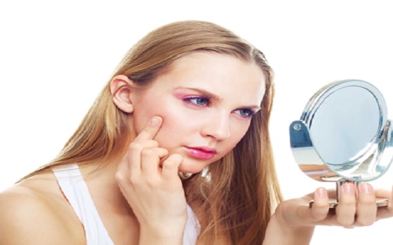 مصر اليوم - طرق بسيطة للتخلص من إنتفاخ منطقة حول عينيك