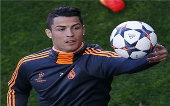 مصر اليوم - رونالدو سيوزع سيارات وتبرعات بمليون يورو إذا فاز باللقب
