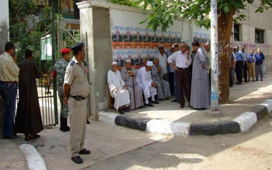 مصر اليوم - جمعيّة خيريّة في العريش تخصص أوتوبيسات لنقل الناخبين بالمجان