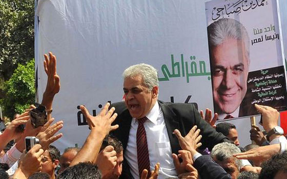   مصر اليوم - طوق أمني في مطار القاهرة على حمدين صباحي قبل توجهه إلى سوهاج