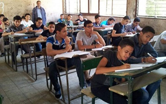   مصر اليوم - طلاب الإعداديّة في السويس يؤدون امتحانات مواد التخلف