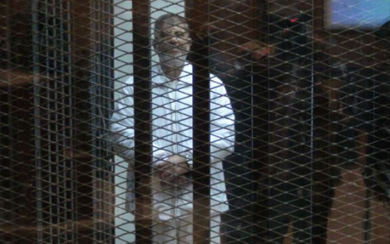 مصر اليوم - تأجيل محاكمة مرسي و14 متهما آخرين من قيادات الإخوان إلى جلسة 10 يونيو
