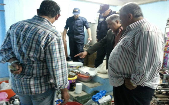   مصر اليوم - أمن بورسعيد يضبط مصنعًا غير مرخّص لتصنيع العصائر