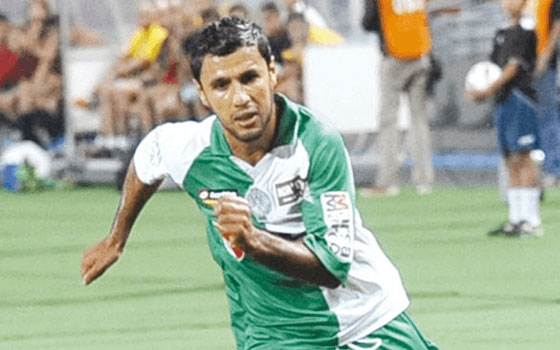   مصر اليوم - مدافع الرجاء البيضاوي في طريقه إلى مونبوليي الفرنسي