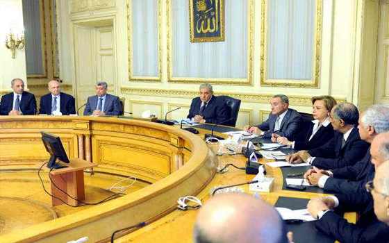 مصر اليوم - محلب يؤكّد أن النظام السلطويّ سيطر على مصر لمدة 40 عامًا