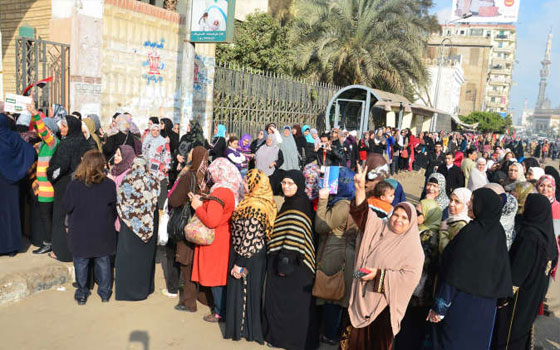   مصر اليوم - لجان الانتخابات الرئاسيَّة في الإسكندريَّة تشهد إقبالاً كثيفًا من المواطنين في أيامها الأولى