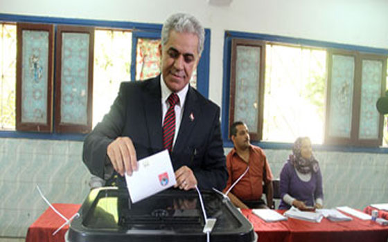   مصر اليوم - المرشح حمدين صباحي يدلي بصوته في الانتخابات الرئاسيّة