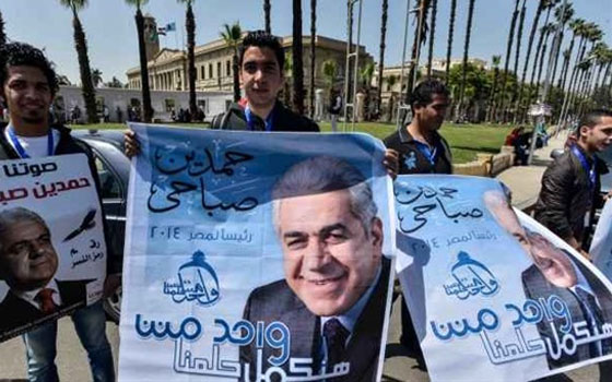   مصر اليوم - مندوبو صباحي في السويس يرصدون حالات تصويت جماعي داخل اللجان