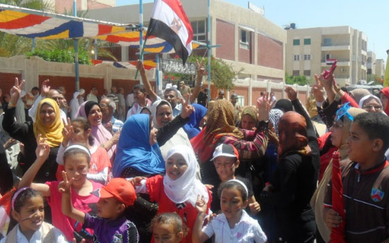   مصر اليوم - زغاريد الناخبات تقطع الهدوء في دوائر المرج وعين شمس والمطرية