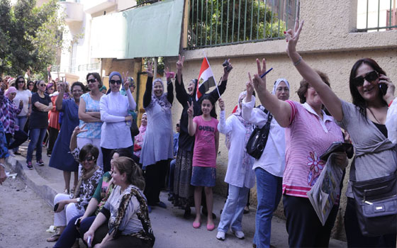   مصر اليوم - المصريون يختارون رئيسهم المقبل في حضور المراقبين الدوليّين