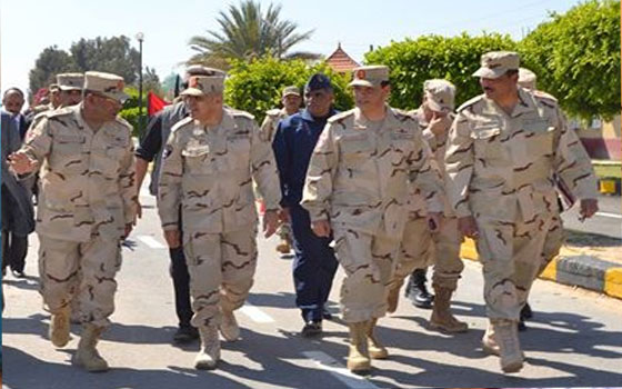 مصر اليوم - قائد الجيش الثاني يصل بورسعيد وسط تحليق مُكثف للطائرات