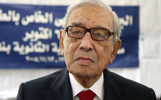   مصر اليوم - بطرس غالى يُدلى بصوته في لجنة انتخابيَّة في الجيزة