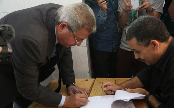   مصر اليوم - عبد العزيز يدلي بصوته في المهندسين ويؤكد دور الشباب مع الرئيس القادم