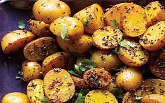   مصر اليوم - تحضير البطاطا بالكركم والفلفل