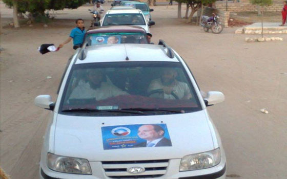 مصر اليوم - أعضاء النور ينقلون المواطنين بسياراتهم للجان الانتخاب في البحيرة
