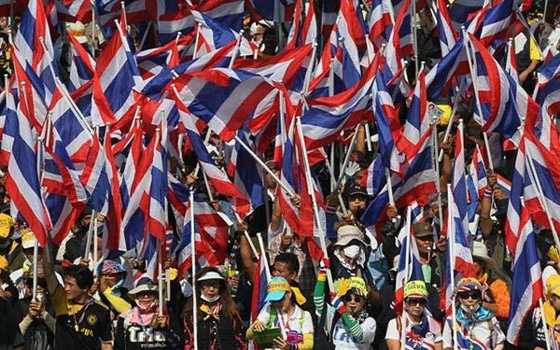   مصر اليوم - قتيلان و 22 جريحاً في هجوم بالرصاص والقنابل على متظاهرين في بانكوك