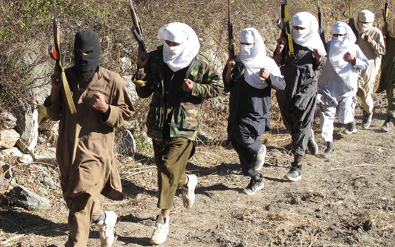   مصر اليوم - مقتل 5 مسلحين وإصابة 7 في قصف أستهدف مخابئهم بشمال وزيرستان