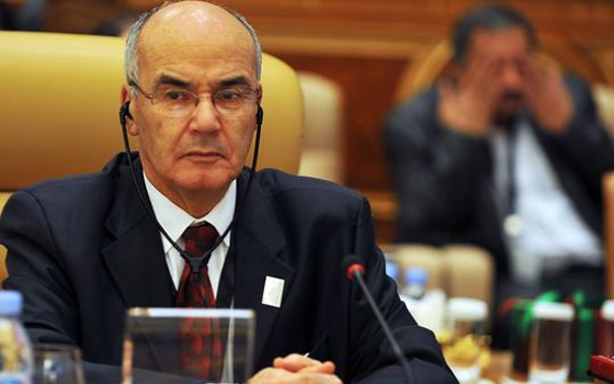   مصر اليوم - وزير الطَّاقة الكينيّ يبحث الاستفادة من خبرة الجزائر لاستخراج النّفط والغاز