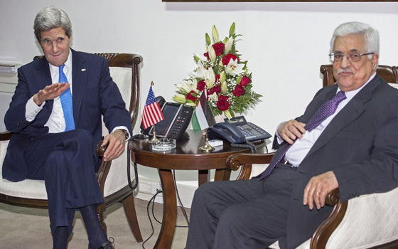  مصر اليوم - جون كيري يلتقي محمود عباس في لندن