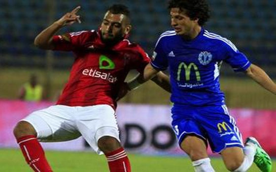 مصر اليوم - لاعب سموحة يرفض التوقيع للزمالك قبل موافقة رئيس ناديه
