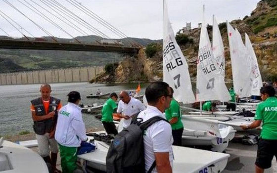 مصر اليوم - ممثلو سبعة بلدان في البطولة الأفريقية للشراع في ميلة