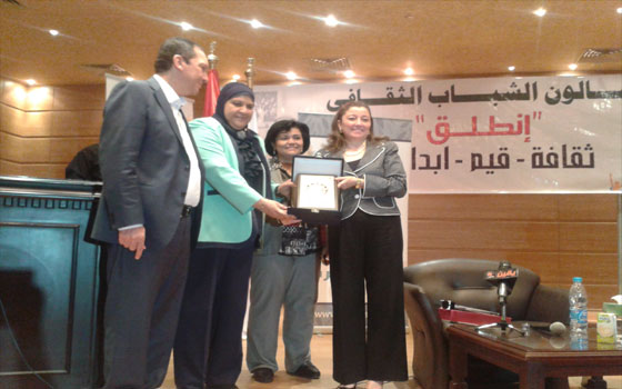   مصر اليوم - وزارة الشباب والرياضة تستضيف منال عمر وعلي حسن