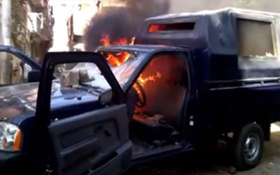   مصر اليوم - مجهولون يُشعِلون سيّارة تابعة لقوّات الأمن في بورسعيد