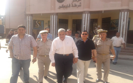   مصر اليوم - محلب يزور دمياط ويتفقَّد مشروعات التنمية في فارسكور