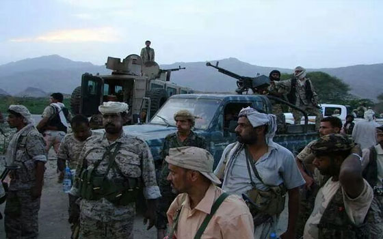   مصر اليوم - القوات المُسلحة اليمنيَّة تُعلن دخولها مركز بلدة المحفد بعد معارك مع القاعدة